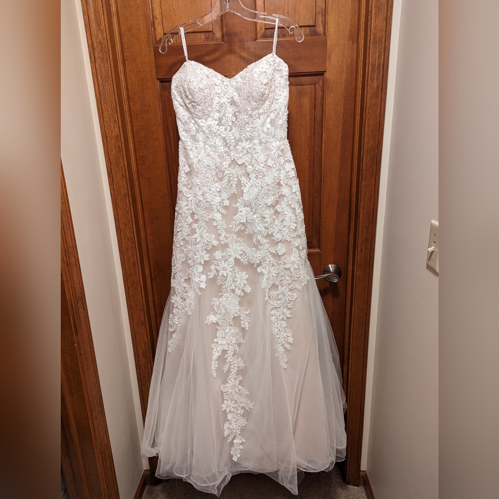 Wedding dress, David's Bridal, Prof. Cleaned, Size 14